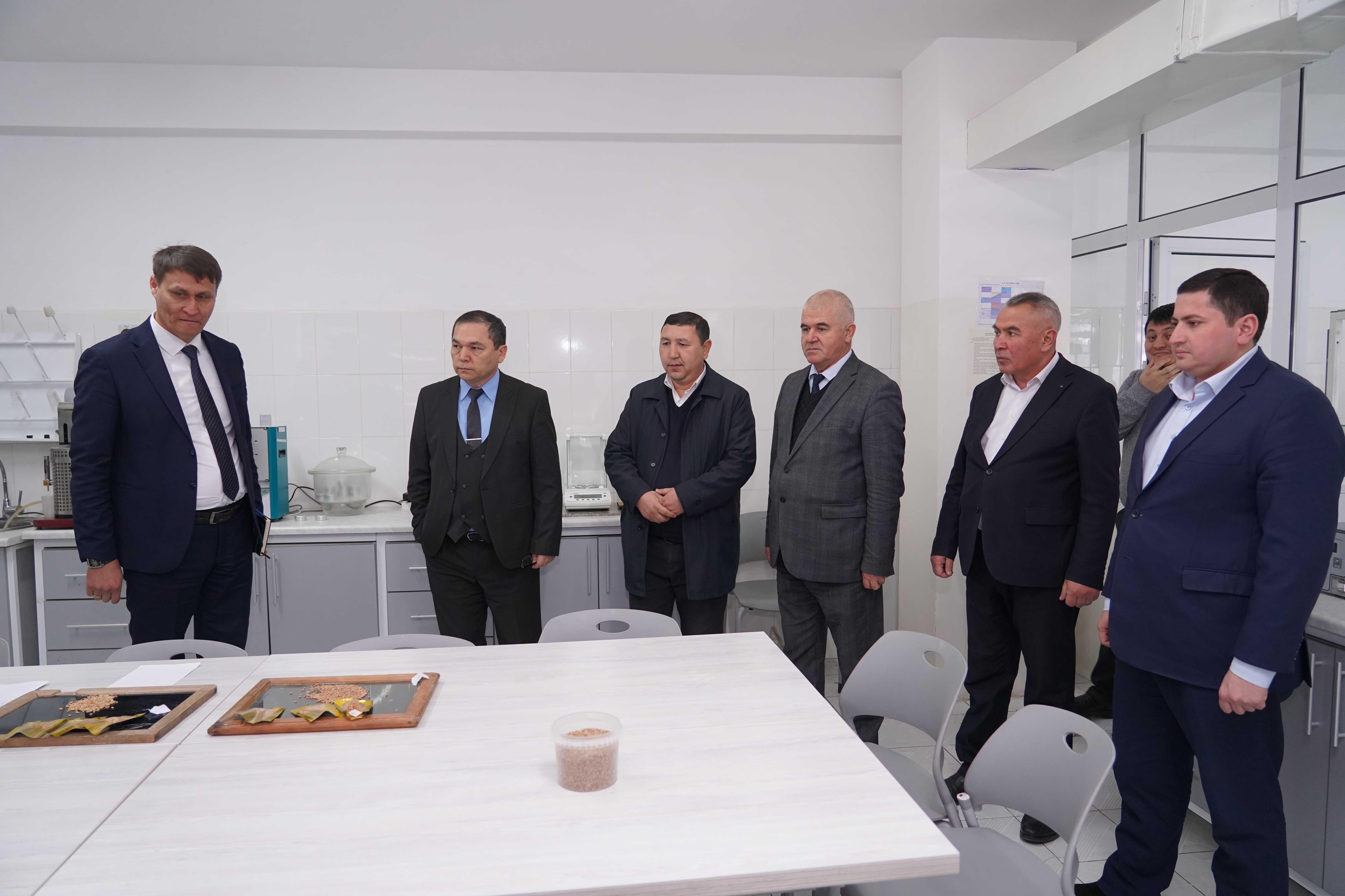 Toshkent kimyo-texnologiya instituti rektori Oziq-ovqat mahsulot texnologiyasi fakulteti kafedralari faoliyati bilan tanishdi. | tkti.uz